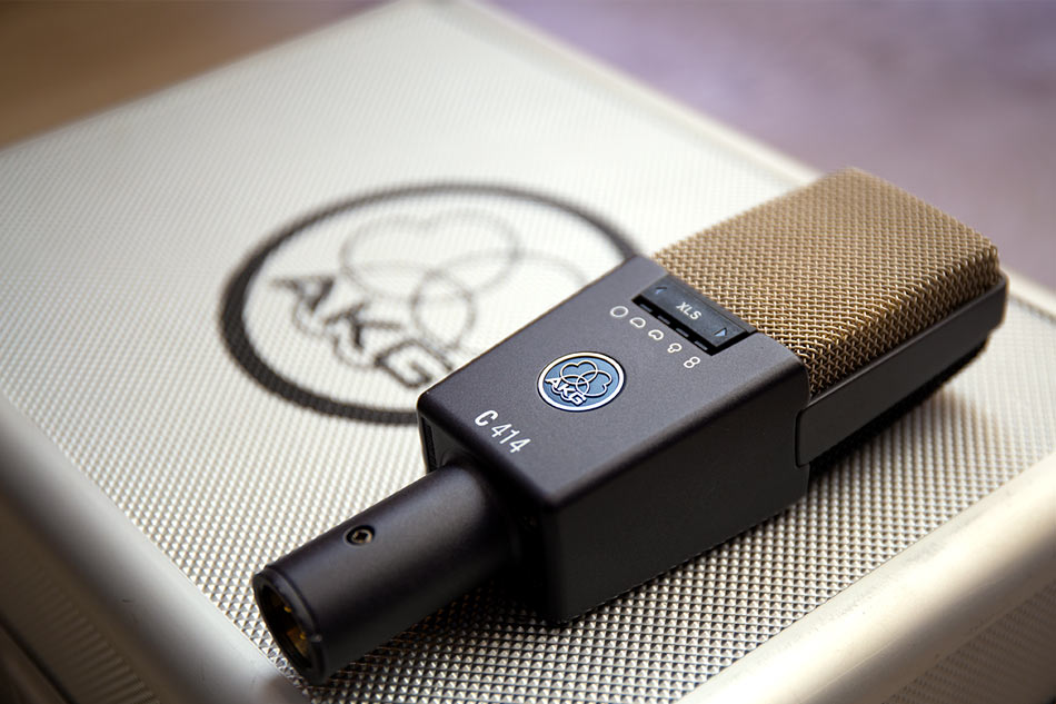 akg